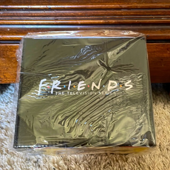 🥳HP🥳🎉 Friends "Central Perk" Inverted Handle 24-Ounce Mug - Picture 2 of 7